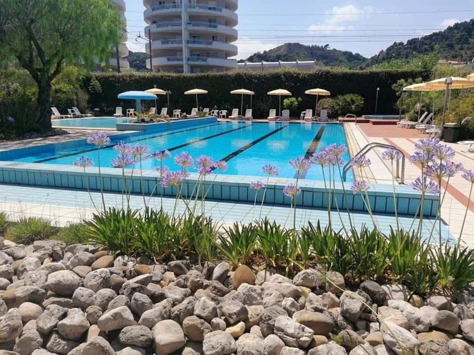 Residence Le Palme Гротамаре Екстериор снимка